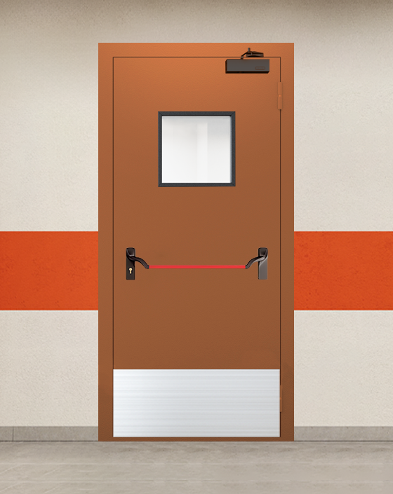 Противопожарная однопольная коричневая дверь EI 90 с ручкой антипаника, квадратным окном, широким отбойником