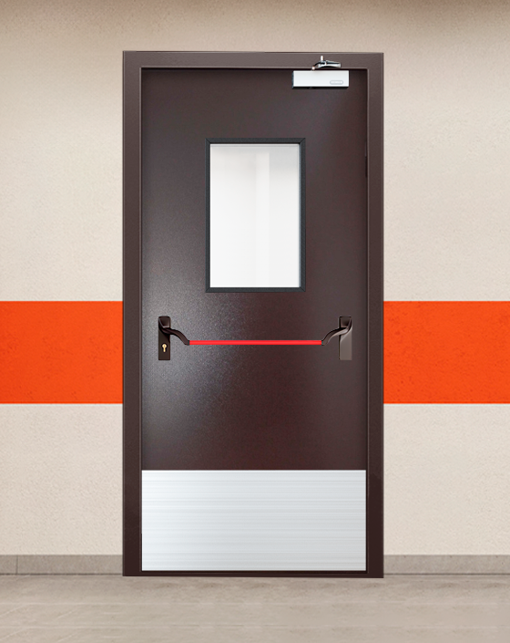 Противопожарная однопольная коричневая дверь порошковым напылением EIWS 45 с ручкой антипаника, прямоугольным окном, широким отбойником