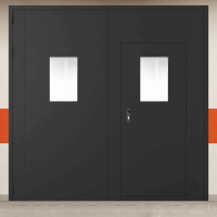 Ворота металлические двустворчатые черные с дверью и двумя окнами