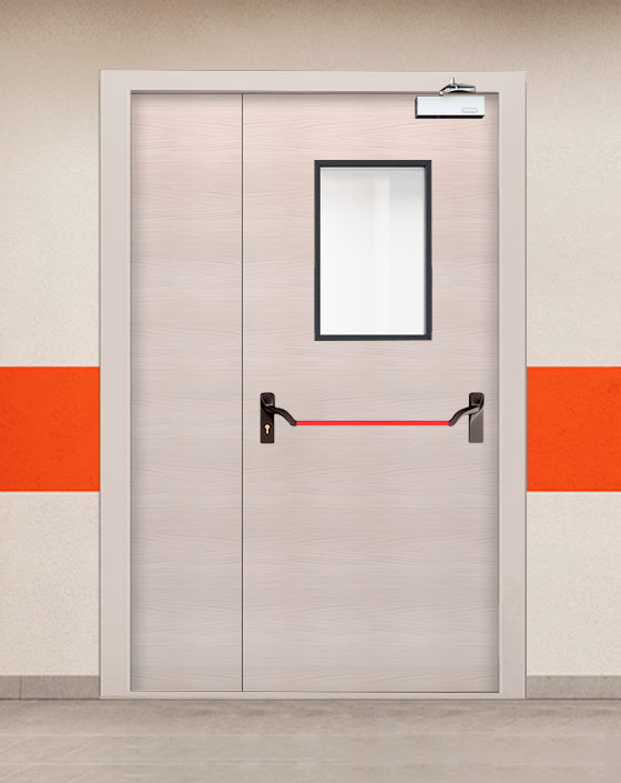 Противопожарная полуторная МДФ коричневая дверь с ручкой антипаника, прямоугольным окном