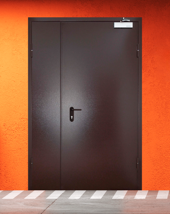 Противопожарная полуторная коричневая дверь порошковым напылением EIS 60