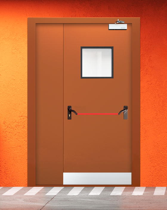 Противопожарная полуторная коричневая дверь EIS 60 с ручкой антипаника, квадратным окном, узким отбойником